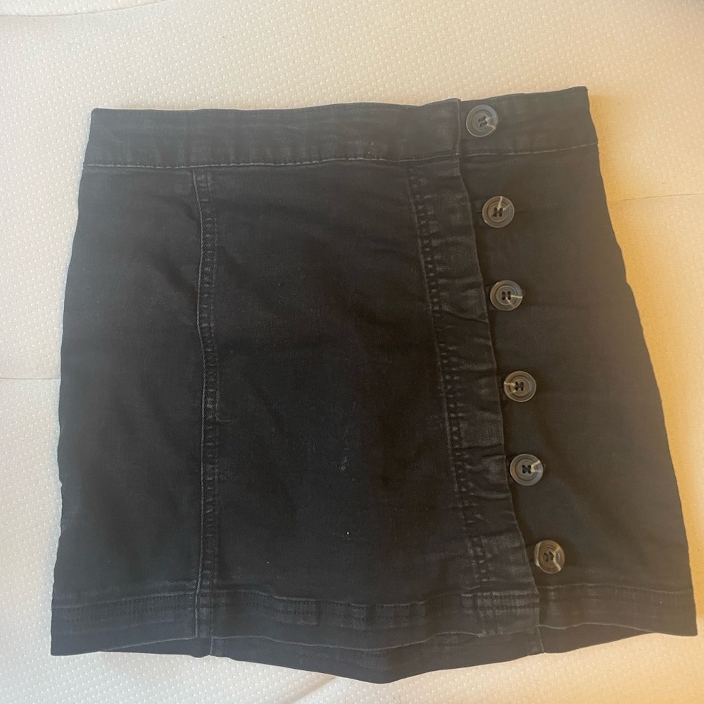 Forever 21 black pencil skirt.